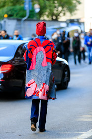 blue coat, red coat, yellow coat, checked coat, patchwork coat, hair scarf, striped coat, sparkling coat, golden bracelet, golden necklace, long necklace, big chain bracelet, blue jeans, sparkling scarf, flare jeans, street style, jonathan paciullo, FW, frenchystyle, fashion week, MFW, MILAN, SPRING SUMMER 2021, SS 21, vertical, full length