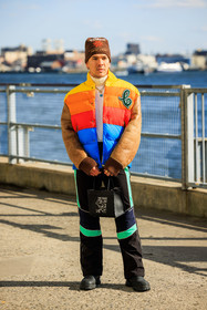 multicolor winter jacket, puffy jacket, ski look, puffed pants, black printed pants, brown beanie, printed beanie, winter boots, black boots, black handbag, white turtleneck top, pendant necklace, fashion week, frenchystyle, FW, jonathan paciullo, street style, NYFW, NEW YORK, AUTUMN WINTER 2022-2023, FALL WINTER 2022_2023, FW 22-23, vertical, full length