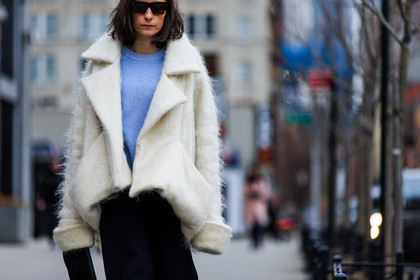 atmosphere details, AUTUMN WINTER 2016-2017, AW 16-17, black skirt, blue sweater, céline, detail, fashion week, frenchystyle, FW, FW 16-17, horizontal, jonathan paciullo, NEW YORK, NYFW, oversize, street style, sunglasses, white coat, white jacket, woman, wool skirt