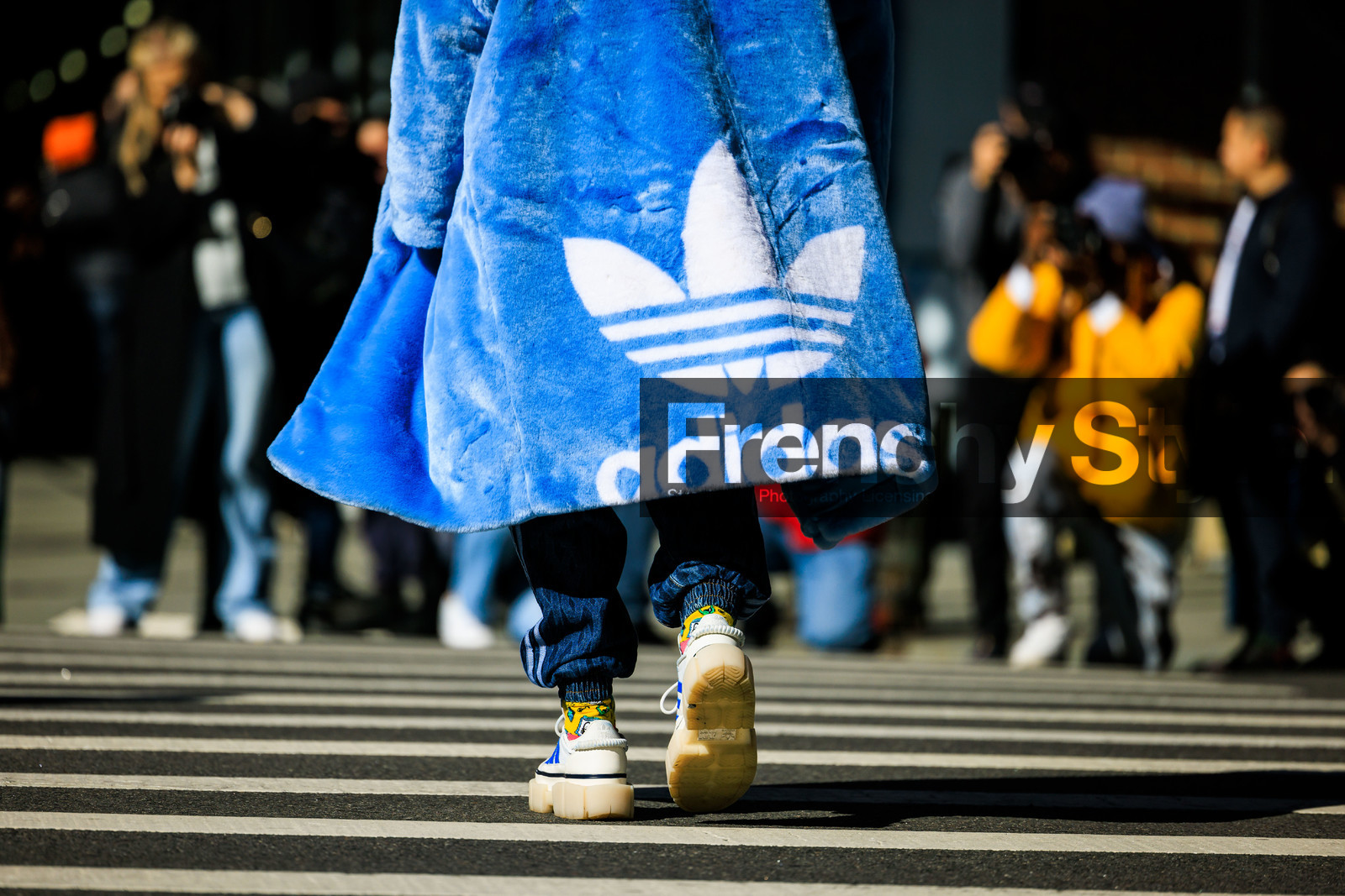 blue furry adidas coat, adidas logo, white sneakers, details, fashion week, frenchystyle, FW, jonathan paciullo, street style, NYFW, NEW YORK, AUTUMN WINTER 2022-2023, FALL WINTER 2022_2023, FW 22-23, atmosphere details, horizontal