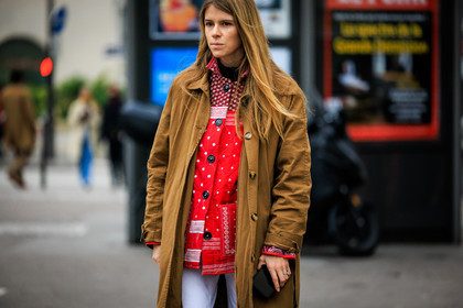 printed shirt, red shirt, embroidered shirt, buttoned shirt, camel trench, fashion week, frenchystyle, FW, jonathan paciullo, street style, PFW, PARIS, menswear, AUTUMN WINTER 2022-2023, FALL WINTER 2022-2023, FW 22-23, atmosphere details, detail, horizontal