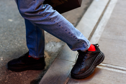 black shoes, black sneakers, blue denim, denim pants, jeans, leather shoes, red socks, trousers, street style, jonathan paciullo, FW, frenchystyle, fashion week, NYFW, NEW YORK, AUTUMN WINTER 2018-2019, AW 18-19, FALL WINTER 2018-2019, FW 18-19, atmosphere details, horizontal, detail, veronika heilbrunner