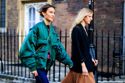 alexa chung, black bag, blue denim, bomber jacket, denim pants, graphic bag, green jacket, jeans, leather bag, pins, printed bag, trousers, fashion week, frenchystyle, FW, jonathan paciullo, street style, LFW, LONDON, SPRING SUMMER 2019, SS 19, atmosphere details, horizontal, detail