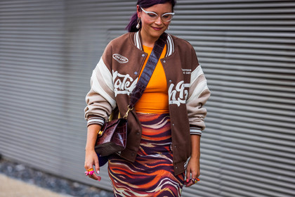 crossbody bag, handbag, pattern, print, baseball jacket, bomber jacket, skirt, jacket, earrings, glasses, ring, orange, fashion week, frenchystyle, FW, jonathan paciullo, street style, SPRING SUMMER 2022, SS 22, LFW, LONDON, horizontal, atmosphere details, detail