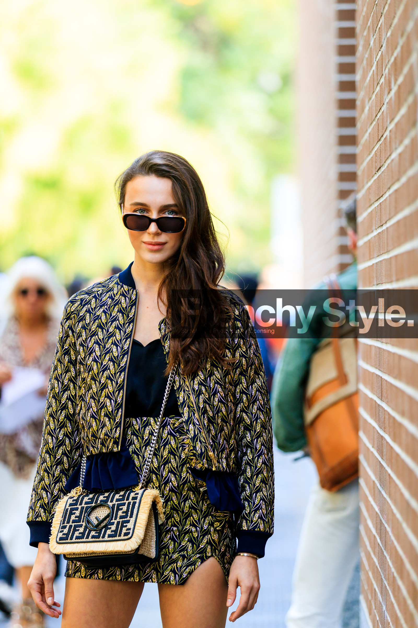 beige bag, black top, bomber jacket, fendi, graphic bag, graphic jacket, graphic skirt, leather bag, mary leest, monogram, printed bag, printed jacket, printed skirt, sunglasses, yellow jacket, yellow skirt, street style, jonathan paciullo, FW, frenchystyle, fashion week, MFW, MILAN, SPRING SUMMER 2019, SS 19, vertical, atmosphere details, detail