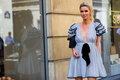 black and white, black bag, graphic dress, leather bag, polka dot, printed dress, ruffles, white dress, fashion week, frenchystyle, FW, jonathan paciullo, street style, PFW, PARIS, horizontal, atmosphere details, detail, AUTUMN WINTER 2018-2019, FALL WINTER 2018-2019, FW 18-19, nicky hilton