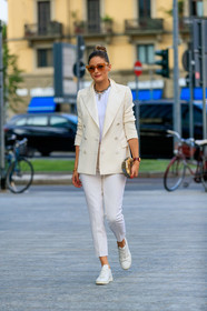 olivia palermo, white total look, white jacket, white pants, white top, tight pants, cropped pants, brown scale sunglasses, bun, strassed necklace, golden clutch, fashion week, frenchystyle, FW, jonathan paciullo, street style, MFW, MILAN, SPRING SUMMER 2020, SS 20