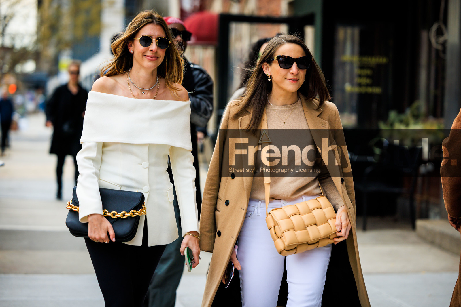 black chain handbag, white cow neck shirt, black rayban sunglasses, bottega veneta nude handbag, leather nude jacket, white tight pants, beige trench, fashion week, frenchystyle, FW, jonathan paciullo, street style, NYFW, NEW YORK, AUTUMN WINTER 2022-2023, FALL WINTER 2022_2023, FW 22-23, atmosphere details, horizontal