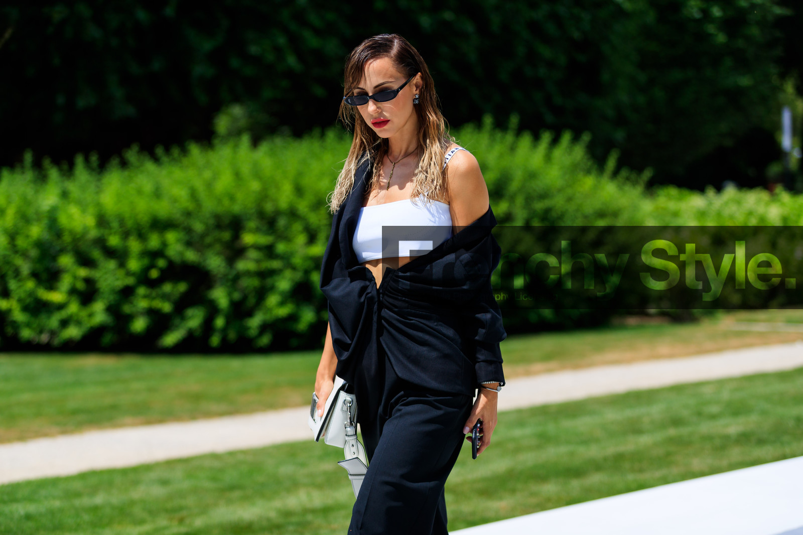 black dress, crop top, leather bag, off the shoulder, red lips, sunglasses, trousers, white bag, white top, fashion week, frenchystyle, FW, jonathan paciullo, street style, PFW, PARIS, horizontal, atmosphere details, detail, AUTUMN WINTER 2018-2019, FALL WINTER 2018-2019, FW 18-19