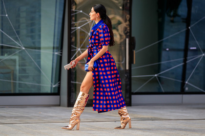 iphone, checked dress, blue dress, red dress, split dress, short sleeves dress, balloon sleeves, belted dress, long dress, high boots, golden boots, high heels boots, fashion week, frenchystyle, FW, jonathan paciullo, street style, MFW, MILAN, SPRING SUMMER 2020, SS 20