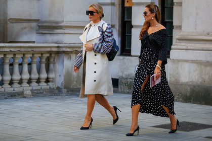 black sunglasses, square shape glasses, future shape sunglasses, saint laurent bag, black leather bag, quilted bag, chain strap bag, ruffle collar shirt, high collar blouse, white blouse, beige trench coat, checked sleeves, high heels shoes, sharp end shoes, black leather shoes, saint laurent hair clip, hair details, pearl earrings, polka dots blouse, polka dots skirt, black skirt, long skirt, drape skirt, split skirt, rolex watch, golden watch, fashion week, frenchystyle, FW, jonathan paciullo, street style, atmosphere details, horizontal, full length