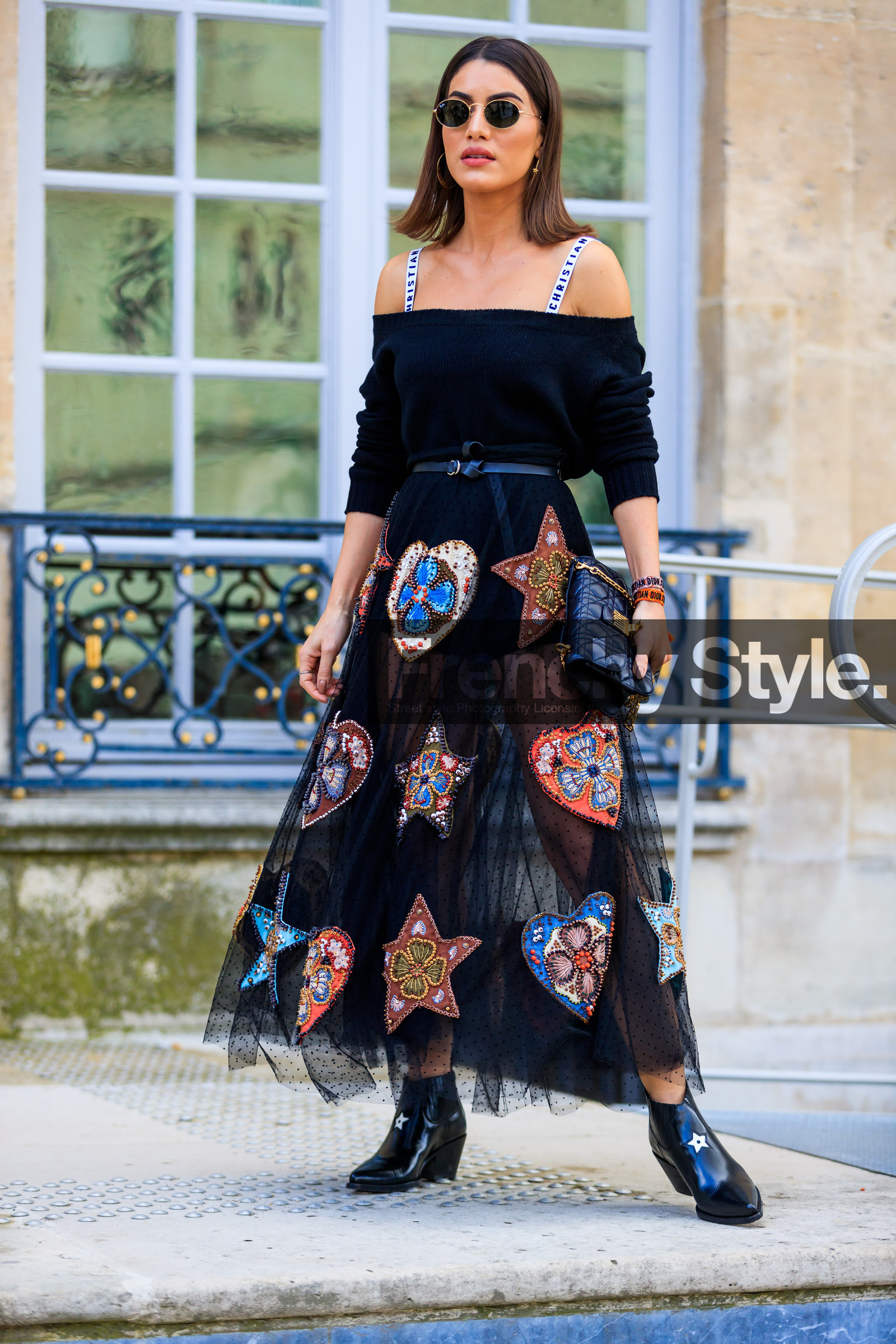 black bag, black dress, black shoes, black sweater, camila coelho, christian dior, drawings, embroidered dress, embroidered skirt, embroideries, fashion week, frenchystyle, full length, FW, graphic bag, graphic dress, graphic skirt, jonathan paciullo, leather bag, leather shoes, monogram, off the shoulder, PARIS, PFW, printed bag, printed dress, printed skirt, satin stitch, see through, SPRING SUMMER 2018, SS 18, street style, sunglasses, vertical