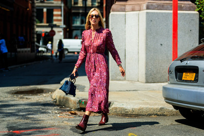 blue bag, bordeaux, burgundy, floral, flowers, graphic dress, leather bag, leather shoes, pink dress, printed dress, red boots, sunglasses, fashion week, frenchystyle, FW, jonathan paciullo, street style, NYFW, NEW YORK, SPRING SUMMER 2019, SS 19, atmosphere details, horizontal, full length