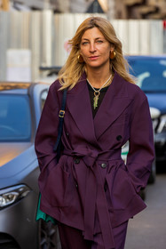 Ada Kasoar, belted blazer, belted jacket, gold earrings, green bag, leather bag, monochrome, necklace, purple jacket, purple monochrome, detail, pearl necklace, fashion week, frenchystyle, FW, jonathan paciullo, street style, MFW, MILAN, SPRING SUMMER 2022, SS 22, vertical, atmosphere details