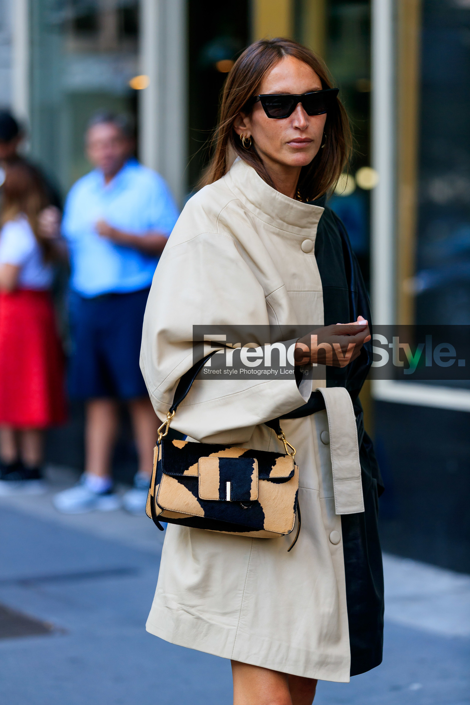 beige bag, beige coat, black coat, chloe loulou de saison, graphic bag, leather bag, leather coat, leather shoes, printed bag, sunglasses, fashion week, frenchystyle, FW, jonathan paciullo, street style, NEW YORK, NYFW, SPRING SUMMER 2020, SS 20, vertical, detail, atmosphere details