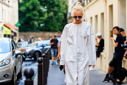 atmosphere details, detail, fashion week, frenchystyle, FW, horizontal, jonathan paciullo, MENSWEAR, olga karput, PARIS, PFW, SPRING SUMMER 2018, SS 18, street style, sunglasses, trousers, white dress