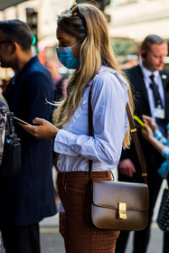 celine, crossbody bag, handbag, sunglasses, shirt, brown, pants, fashion week, frenchystyle, FW, jonathan paciullo, street style, SPRING SUMMER 2022, SS 22, LFW, LONDON, vertical, atmosphere details, detail