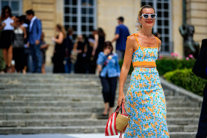basket, blue skirt, blue top, floral, flowers, graphic bag, graphic dress, graphic skirt, graphic top, headscarf, leather bag, printed bag, printed dress, printed skirt, printed top, red lips, stripes, sunglasses, turquoise, fashion week, frenchystyle, FW, jonathan paciullo, street style, PFW, PARIS, horizontal, atmosphere details, detail, AUTUMN WINTER 2018-2019, FALL WINTER 2018-2019, FW 18-19, natalie joos