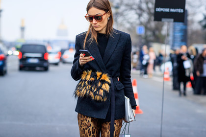 animal print, black jacket, brown pants, leather bag, leopard print, printed pants, sunglasses, trousers, white bag, yellow fur, fashion week, frenchystyle, FW, jonathan paciullo, street style, PFW, PARIS, SPRING SUMMER 2017, SS 17, HAUTE COUTURE, atmosphere details, detail, horizontal, giorgia tordini