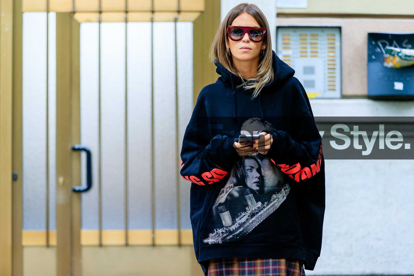 atmosphere details, black sweater, carola bernard, detail, fashion week, frenchystyle, FW, hoodie, horizontal, jonathan paciullo, MFW, MILAN, printed sweater, SPRING SUMMER 2017, SS 17, street style, sunglasses, vêtements