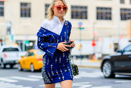 atmosphere details, blue dress, detail, embroidered dress, embroideries, fashion week, frenchystyle, FW, green bag, horizontal, jonathan paciullo, kaki bag, leather bag, NEW YORK, NYFW, SPRING SUMMER 2017, SS 17, street style, sunglasses, white shirt, woman