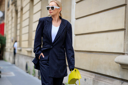 white sunglasses, big sunglasses, celine sunglasses, hoop earrings, golden earrings, overshirt jacket, oversize pants, oversize suits, striped jacket, striped look, striped pants, striped suits, yellow leather bag, hand bag, balenciaga bag, balenciaga jacket, balenciaga total look, balenciaga pants, square shape glasses, justyna czerniak, fashion week, frenchystyle, FW, jonathan paciullo, street style, PFW, PARIS, AUTUMN WINTER 2021-2022, FALL WINTER 2021-2022, FW 21-22, atmosphere details, horizontal, detail