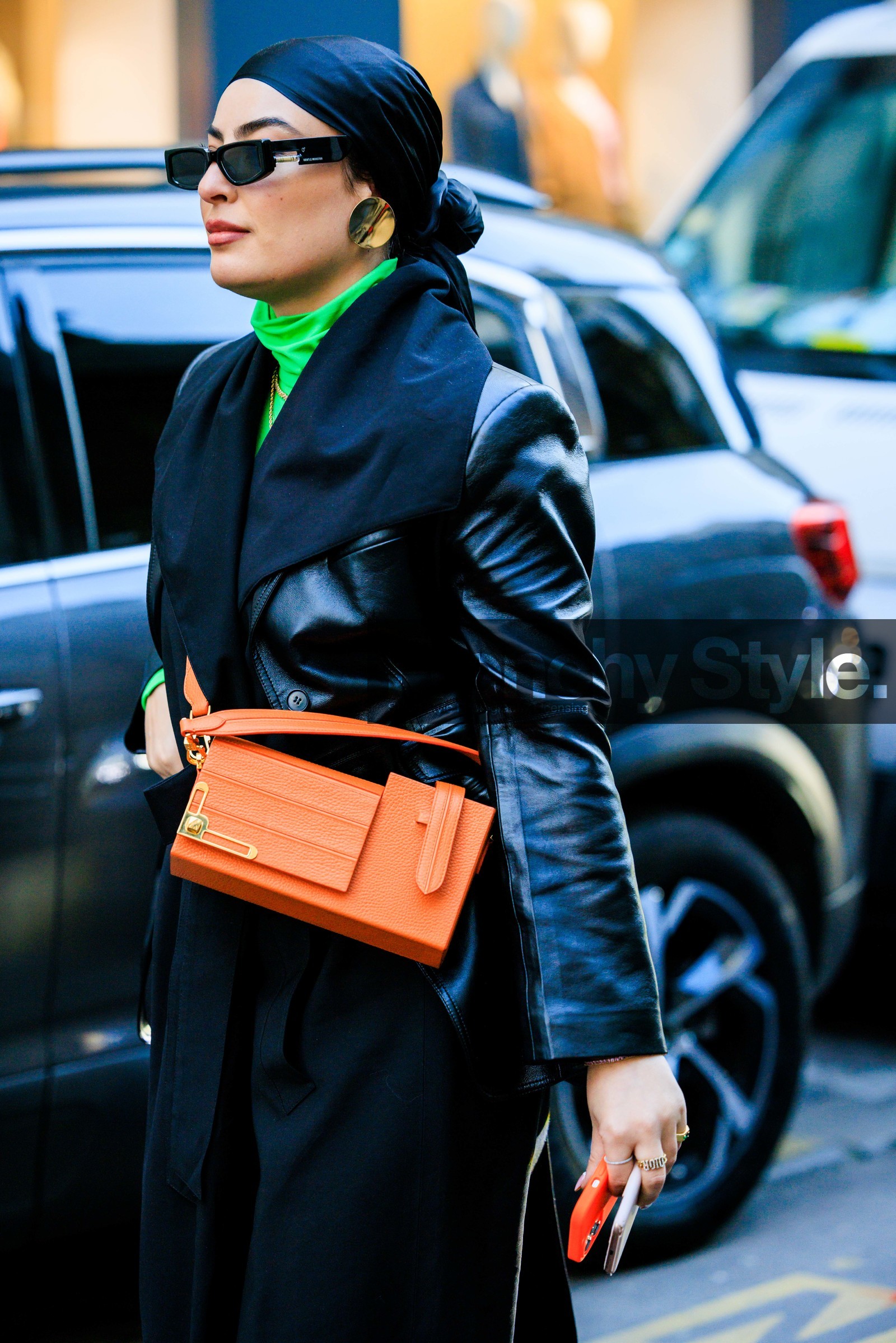 orange handbag, fluo green turtleneck, black coat, leather coat, big golden earrings, black sunglasses, head scarf, fashion week, frenchystyle, FW, jonathan paciullo, street style, AUTUMN WINTER 2022-2023, FALL WINTER 2022_2023, FW 22-23, PFW, PARIS, vertical, detail