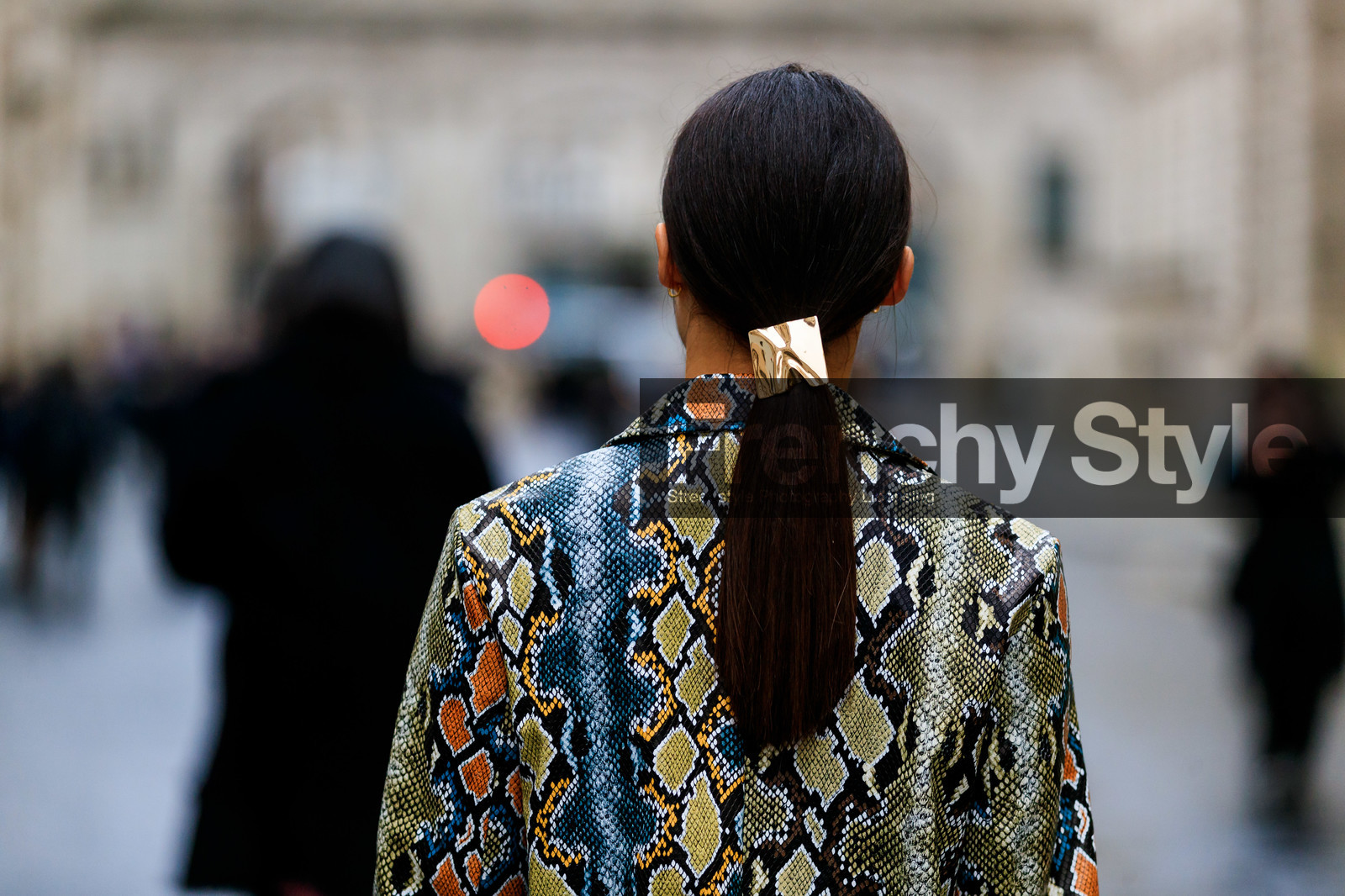 kaki leather coat, kaki leather jacket, orange leather jacket, orange leather coat, animal skin coat, animal skin jacket, back details, golden hair clip, hair clip, hair details, close up detail, fashion week, frenchystyle, FW, jonathan paciullo, street style, LFW, LONDON, AUTUMN WINTER 2020-2021, FALL WINTER 2020-2021, FW 20-21, horizontal, atmosphere details, detail