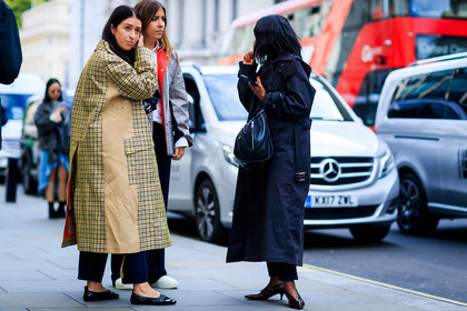 atmosphere details, ballerinas, beige coat, black bag, black coat, black shoes, checked coat, checked jacket, fashion week, frenchystyle, full length, FW, graphic jacket, high heels, horizontal, jonathan paciullo, leather bag, leather shoes, LFW, LONDON, plaid, printed jacket, SPRING SUMMER 2018, SS 18, street style, trousers
