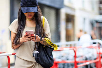 atmosphere details, aviator sunglasses, beige dress, beige top, black bag, black cap, camera, detail, fashion week, fendi, frenchystyle, FW, golden jewelry, horizontal, iphone, jonathan paciullo, MENSWEAR, necklace, off white, PARIS, PFW, SPRING SUMMER 2017, SS 17, street style, tattoos