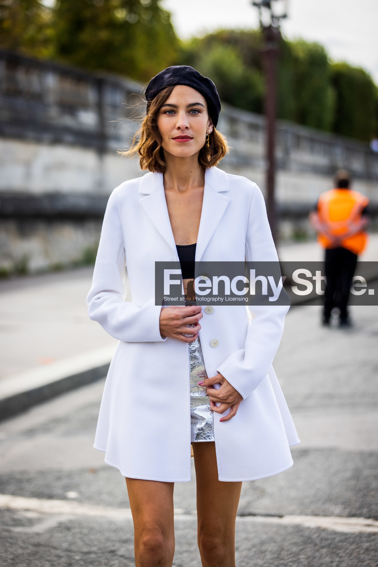 Alexa Chung, beret, black beret, black bra, blazer, bra, dior look, metallic skirt, mini skirt, silver skirt, skirt, white blazer, wool beret, street style, jonathan paciullo, FW, frenchystyle, fashion week, PFW, PARIS, SPRING SUMMER 2022, SS 22, vertical, atmosphere details
