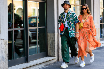 alice & j.s, balenciaga, black hat, floral, flowers, graphic dress, green pants, green shirt, leather bag, leather shoes, orange dress, printed dress, printed shirt, red bag, sunglasses, trousers, white shoes, white sneakers, yellow bag, street style, jonathan paciullo, FW, frenchystyle, fashion week, MFW, MILAN, SPRING SUMMER 2019, SS 19, atmosphere details, horizontal, full length
