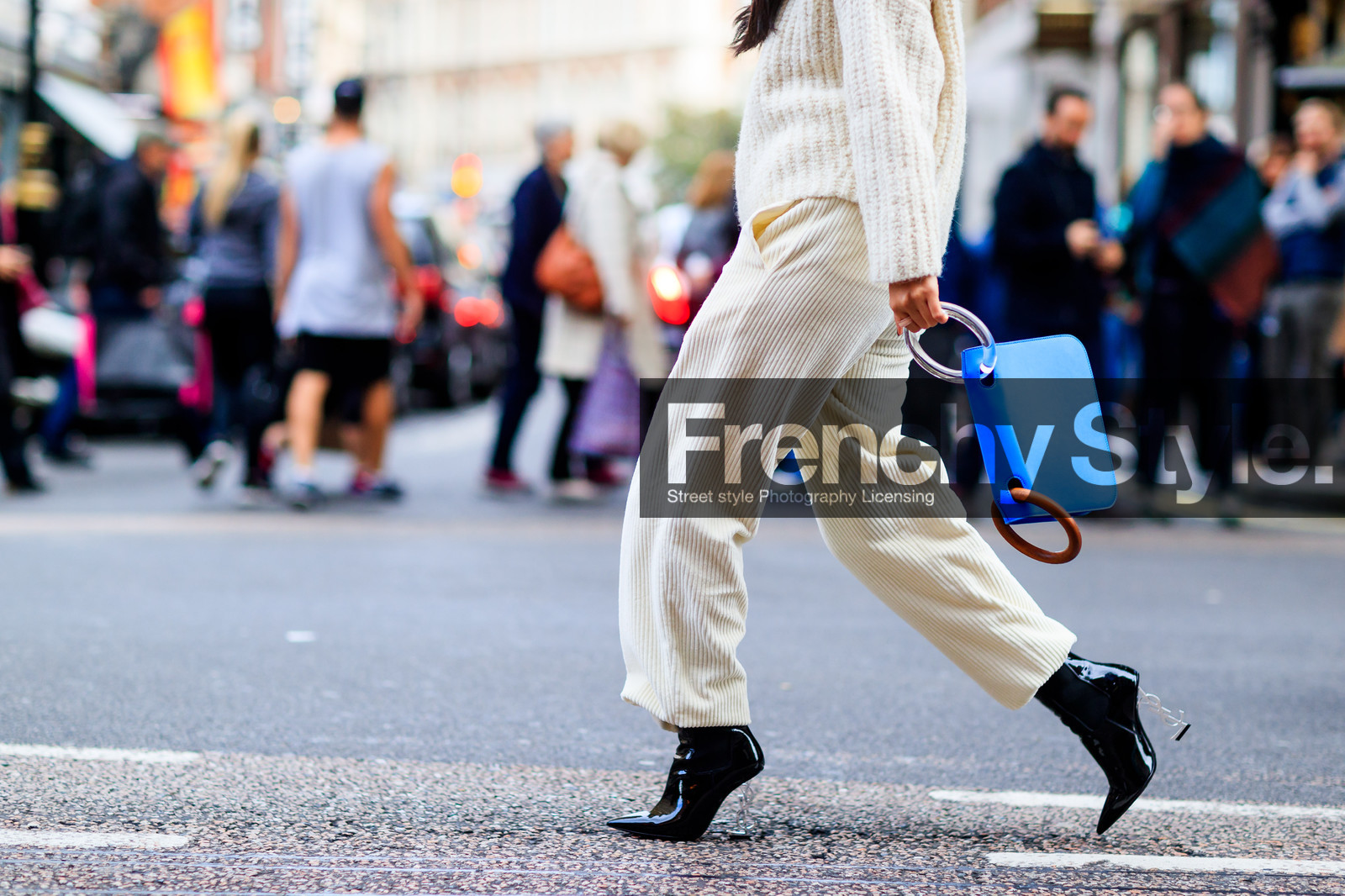 atmosphere details, black shoes, blue bag, corduroy, detail, fashion week, frenchystyle, FW, graphic bag, high heels, horizontal, jonathan paciullo, leather bag, leather shoes, LFW, LONDON, saint laurent paris, SPRING SUMMER 2018, SS 18, street style, trousers, varnished leather shoes, white pants, white sweater, yuwei zhangzou, yuyu zhangzou