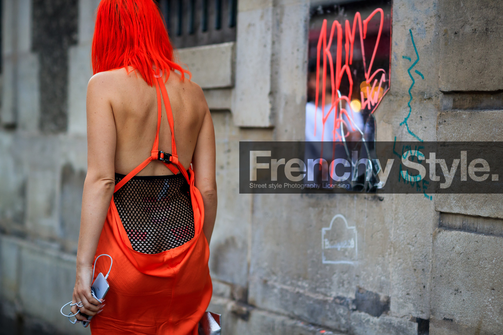 dyed hair, fishnet, open back, orange dress, red hair, vêtements, fashion week, frenchystyle, FW, jonathan paciullo, street style, PFW, PARIS, atmosphere details, horizontal, detail, AUTUMN WINTER 2018-2019, FALL WINTER 2018-2019, FW 18-19