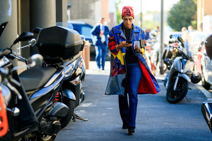 blue coat, red coat, yellow coat, checked coat, patchwork coat, hair scarf, striped coat, sparkling coat, golden bracelet, golden necklace, long necklace, big chain bracelet, blue jeans, sparkling scarf, flare jeans, street style, jonathan paciullo, FW, frenchystyle, fashion week, MFW, MILAN, SPRING SUMMER 2021, SS 21, horizontal, atmosphere details, full length