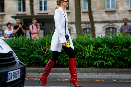 black bag, blazer, graphic bag, high boots, high heels, leather bag, leather shoes, necklace, off white, prada, printed bag, red boots, sunglasses, tights, white jacket, fashion week, frenchystyle, FW, jonathan paciullo, street style, PFW, PARIS, horizontal, atmosphere details, detail, AUTUMN WINTER 2018-2019, FALL WINTER 2018-2019, FW 18-19, caro daur