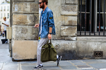 atmosphere details, beige pants, black sneakers, blue denim, cargo pants, denim shirt, fashion week, frenchystyle, FW, green bag, horizontal, jonathan paciullo, kaki bag, MENSWEAR, PARIS, PFW, SPRING SUMMER 2017, SS 17, street style, sunglasses, vans