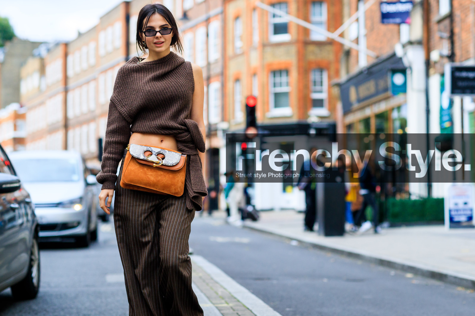 atmosphere details, brown bag, brown pants, brown sweater, detail, doina ciobanu, fashion week, frenchystyle, FW, horizontal, jonathan paciullo, jw anderson, leather bag, LFW, LONDON, SPRING SUMMER 2018, SS 18, street style, trousers