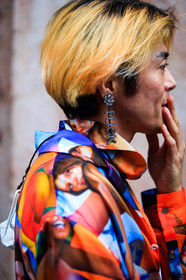 close up detail, printed shirt, multicolor shirt, red shirt, orange shirt, face printed shirt, diamond earrings, dangling earrings, letters earrings, flowers earrings, back details, street style, jonathan paciullo, FW, frenchystyle, fashion week, MFW, MILAN, SPRING SUMMER 2021, SS 21, vertical, detail