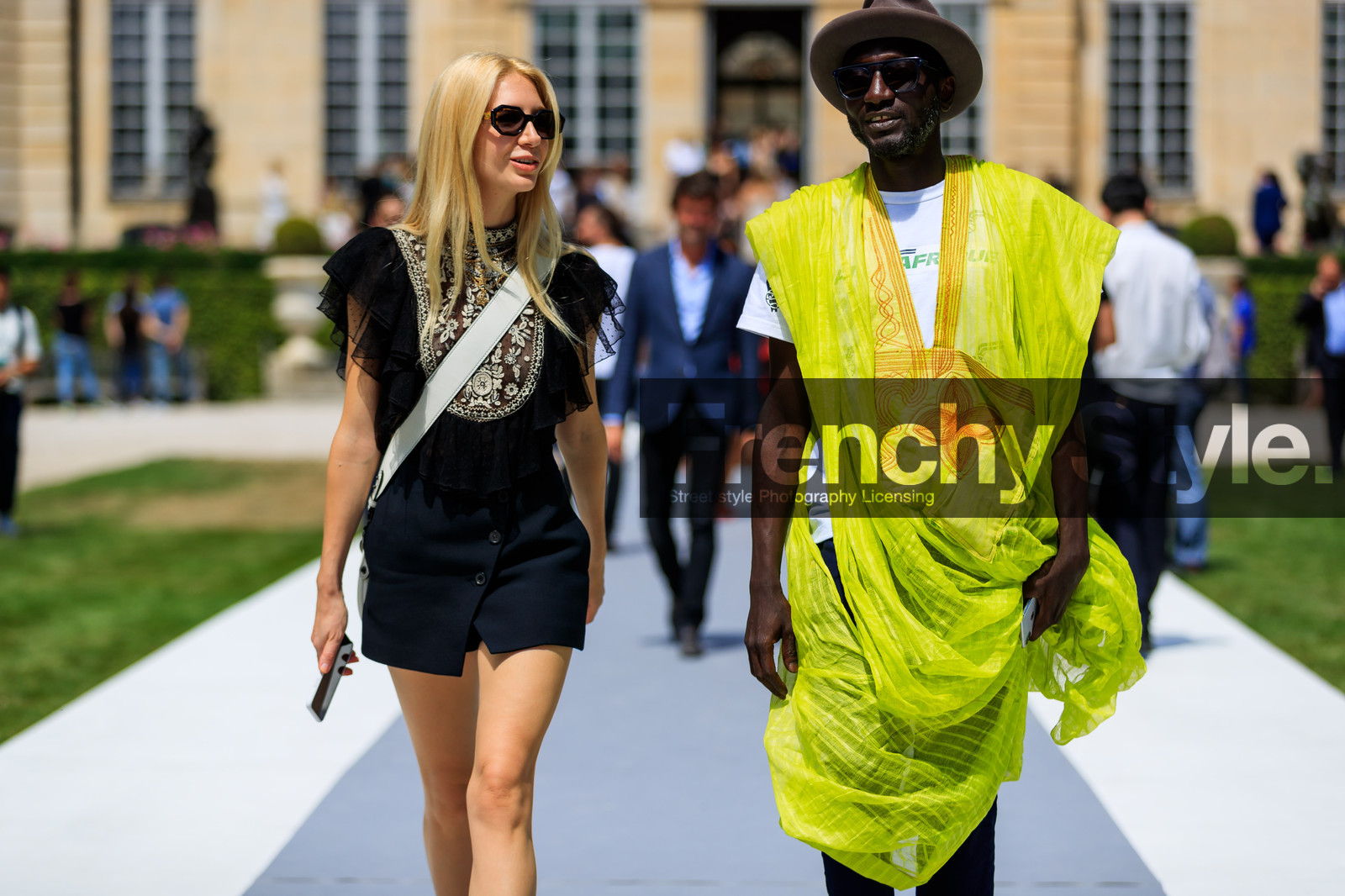 black shorts, black top, brown hat, embroideries, ruffles, sunglasses, white t shirt, yellow tunic, fashion week, frenchystyle, FW, jonathan paciullo, street style, PFW, PARIS, horizontal, atmosphere details, detail, AUTUMN WINTER 2018-2019, FALL WINTER 2018-2019, FW 18-19