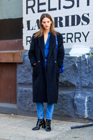 black coat, black shoes, blue denim, denim pants, denim shirt, high heels, jeans, leather bag, leather shoes, red lips, trousers, fashion week, frenchystyle, FW, jonathan paciullo, street style, NYFW, NEW YORK, AUTUMN WINTER 2018-2019, AW 18-19, FALL WINTER 2018-2019, FW 18-19, vertical, full length, model