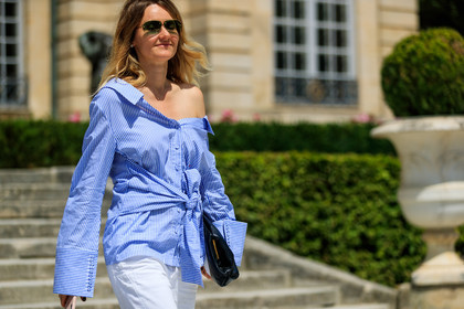 black bag, blue shirt, leather bag, off the shoulder, striped shirt, sunglasses, fashion week, frenchystyle, FW, jonathan paciullo, street style, PFW, PARIS, horizontal, atmosphere details, detail, AUTUMN WINTER 2018-2019, FALL WINTER 2018-2019, FW 18-19, ekatrina mukina