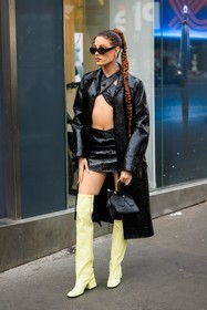 full black look, long braids, orange hair, ginger hair, dyed hair, black sunglasses, big silver earrings, black coat, leather coat, courreges, courreges handbag, black handbag, courreges bra, black black, black skirt, leather skirt, courreges skirt, highknee boots, pastel yellow boots, fashion week, frenchystyle, FW, jonathan paciullo, street style, AUTUMN WINTER 2022-2023, FALL WINTER 2022_2023, FW 22-23, PFW, PARIS, vertical, full length