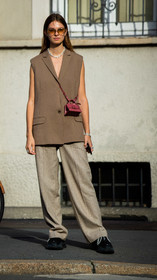 crossbody bag, mini bag, burgundy leather bag, boyy bag, metalic frame sunglasses, smoked sunglasses, aviator sunglasses, sleeveless jacket, beige jacket, silver necklace, silver bracelet, big chain necklace, multi bracelet, light beige pants, loose pants, black sneackers, balenciaga sneakers, low necked jacket, jacqueline zelwis, street style, jonathan paciullo, FW, frenchystyle, fashion week, MFW, MILAN, SPRING SUMMER 2021, SS 21, vertical, full length