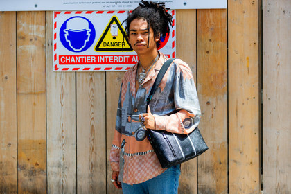atmosphere details, black bag, blue denim, denim pants, detail, fashion week, frenchystyle, FW, horizontal, jeans, jonathan paciullo, leather bag, louis vuitton, luka sabbat, MENSWEAR, monogram, necklace, PARIS, PFW, pink shirt, printed shirt, SPRING SUMMER 2018, SS 18, street style, trousers