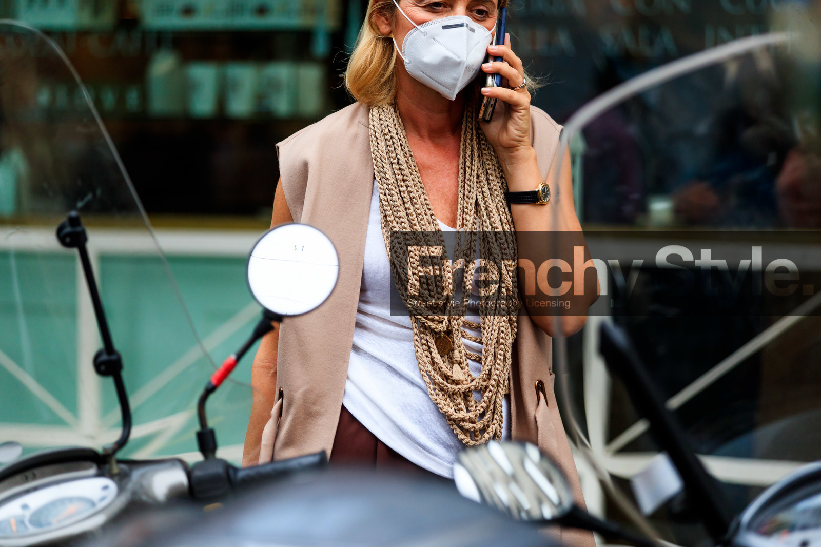 white top, knit top, rope necklace, multi necklace, long necklace, covid face mask, street style, jonathan paciullo, FW, frenchystyle, fashion week, MFW, MILAN, SPRING SUMMER 2021, SS 21, horizontal, atmosphere details, detail