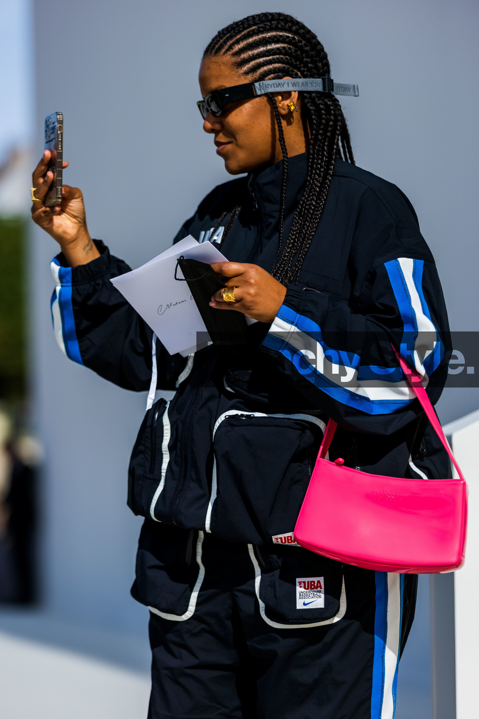 bag, black sunglasses, fluo pink bag, gold earring, gold ring, jogging, leather bag, lines, logo, mask sunglasses, navy jacket, navy pants, nike jacket, nike jogging, ring, smartphone, sport, sport jacket, sunglasses, zipped jacket, street style, jonathan paciullo, FW, frenchystyle, fashion week, PFW, PARIS, SPRING SUMMER 2022, SS 22, vertical, atmosphere details