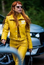 black bag, color, courreges jacket, courreges look, Courtney Trop, jacket, leather pants, pants, sunglasses, turtleneck, yellow jacket, yellow monochrome, yellow pants, yellow turtleneck, street style, jonathan paciullo, FW, frenchystyle, fashion week, PFW, PARIS, SPRING SUMMER 2022, SS 22, vertical, atmosphere details