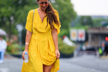 sunglasses, yellow dress, fashion week, frenchystyle, FW, jonathan paciullo, street style, PFW, PARIS, atmosphere details, horizontal, detail, AUTUMN WINTER 2018-2019, FALL WINTER 2018-2019, FW 18-19