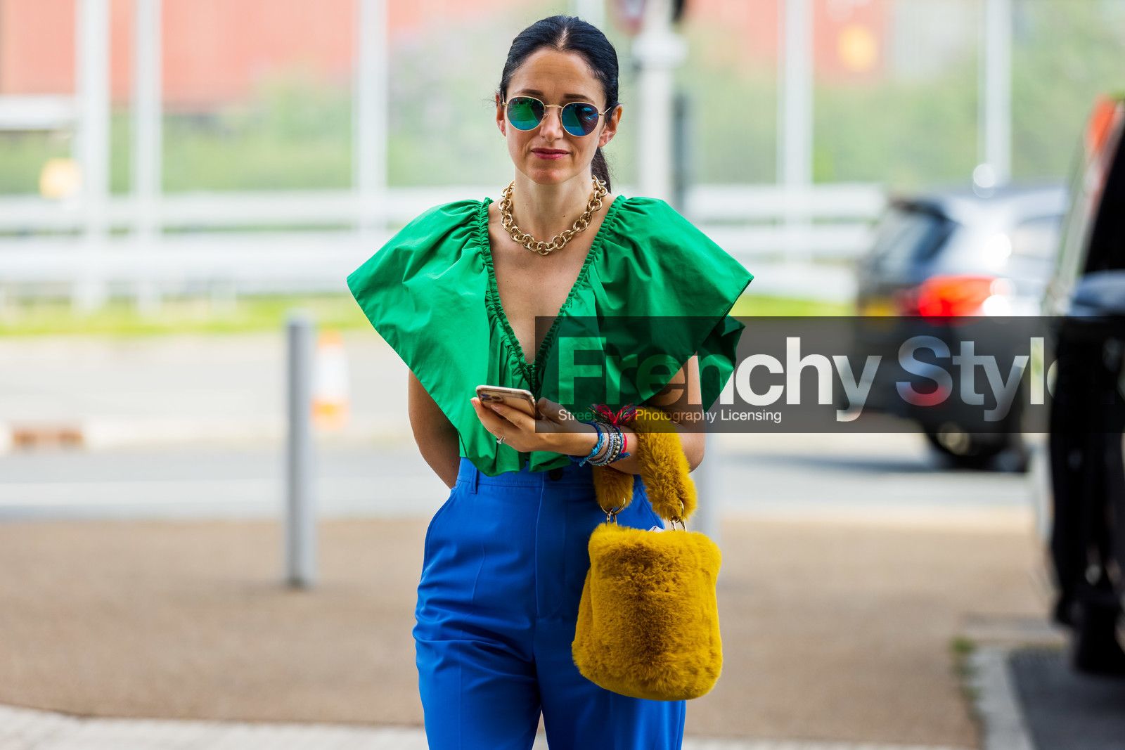 high waisted, trousers, necklace, rayban, handbag, furry bag, small bag, bracelet, sunglasses, fashion week, frenchystyle, FW, jonathan paciullo, street style, SPRING SUMMER 2022, SS 22, LFW, LONDON, horizontal, atmosphere details, detail